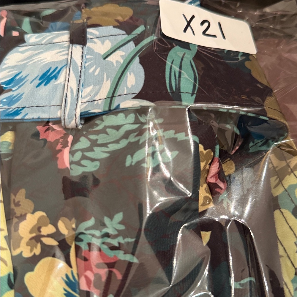 TUCKERNUCK Black Verdant Floral Short Sleeve Dress
X21 - Picture 11 of 11